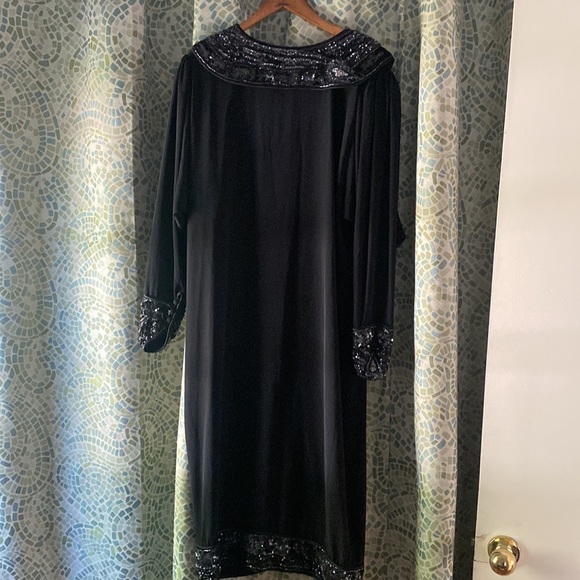 Black dress with sequin and beaded detailing 16 - Picture 1 of 12